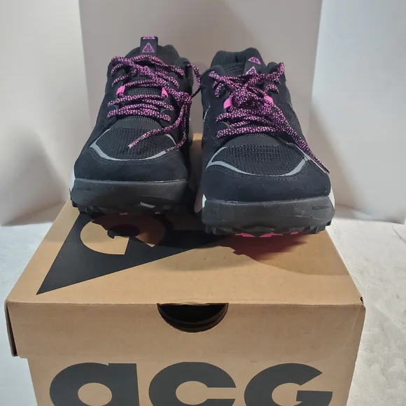 Nike ACG Lowcate Black and Pink Athletic Shoes - Picture 3 of 6